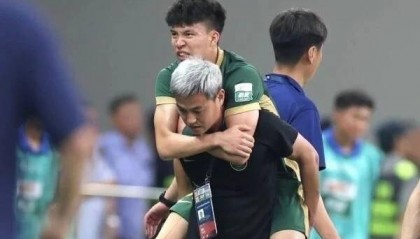 国足新星王钰栋67分钟被换下，浙江U20不敌新疆，末轮将死磕山东