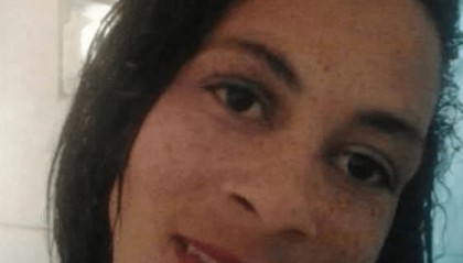 不满被催促回家，9岁儿子持刀刺死妈妈……临终前，她对孩子说的最后一句话是“给我最后一个拥抱吧”