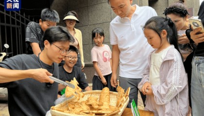 “东风-5C烧饼,吸引范围覆盖全网!”