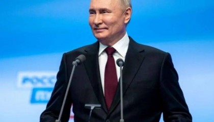 普京果然没有上当，特朗普威胁：向乌克兰运送更多防御性武器，俄罗斯的回应让全世界叫绝！