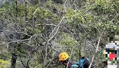 户外达人“深谷”坠崖身亡,当地救援队:系徒步探路事故