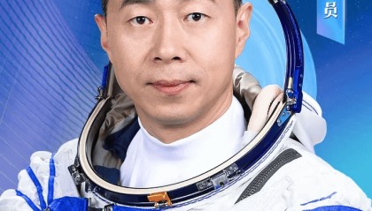 明日出征!神舟十九号航天员乘组确定