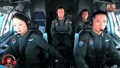“阅兵最帅女机长”谭红梅来自重庆永川,母校:97级毕业,父母老师一直以她为傲