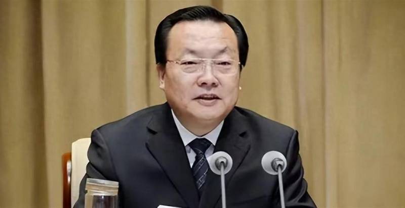 卖官鬻爵，搞权色交易，干预司法，同期落马的三虎同日被双开