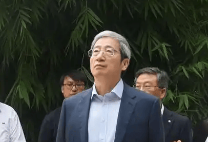 多家银行一把手触及60岁“红线”，金融业或迎高管更替潮