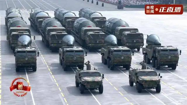 不装了!一口气看完九三大阅兵武器装备!谁说我们一个也不认识?