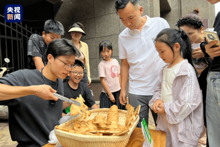 “东风-5C烧饼,吸引范围覆盖全网!”
