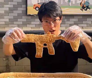 “东风-5C烧饼,吸引范围覆盖全网!”