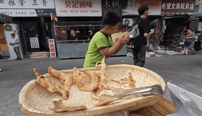 “东风-5C烧饼,吸引范围覆盖全网!”