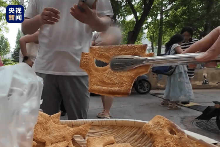 “东风-5C烧饼,吸引范围覆盖全网!”