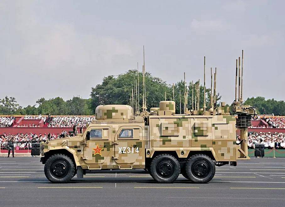 近日曝光!中国用一辆吉普车虚拟10万吨航母,南海戏耍美军侦察机