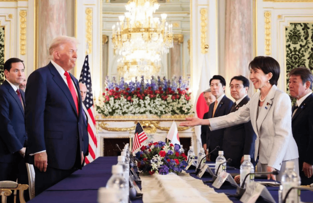 高市早苗“魅力外交”失败,特朗普重拳再出击,对日本加税提高至50%