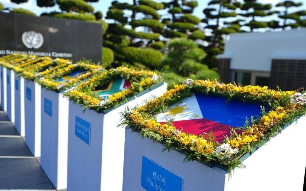 美军再度遭遇耻辱时刻：中国海军6艘战舰包围，815舰插入南海演习