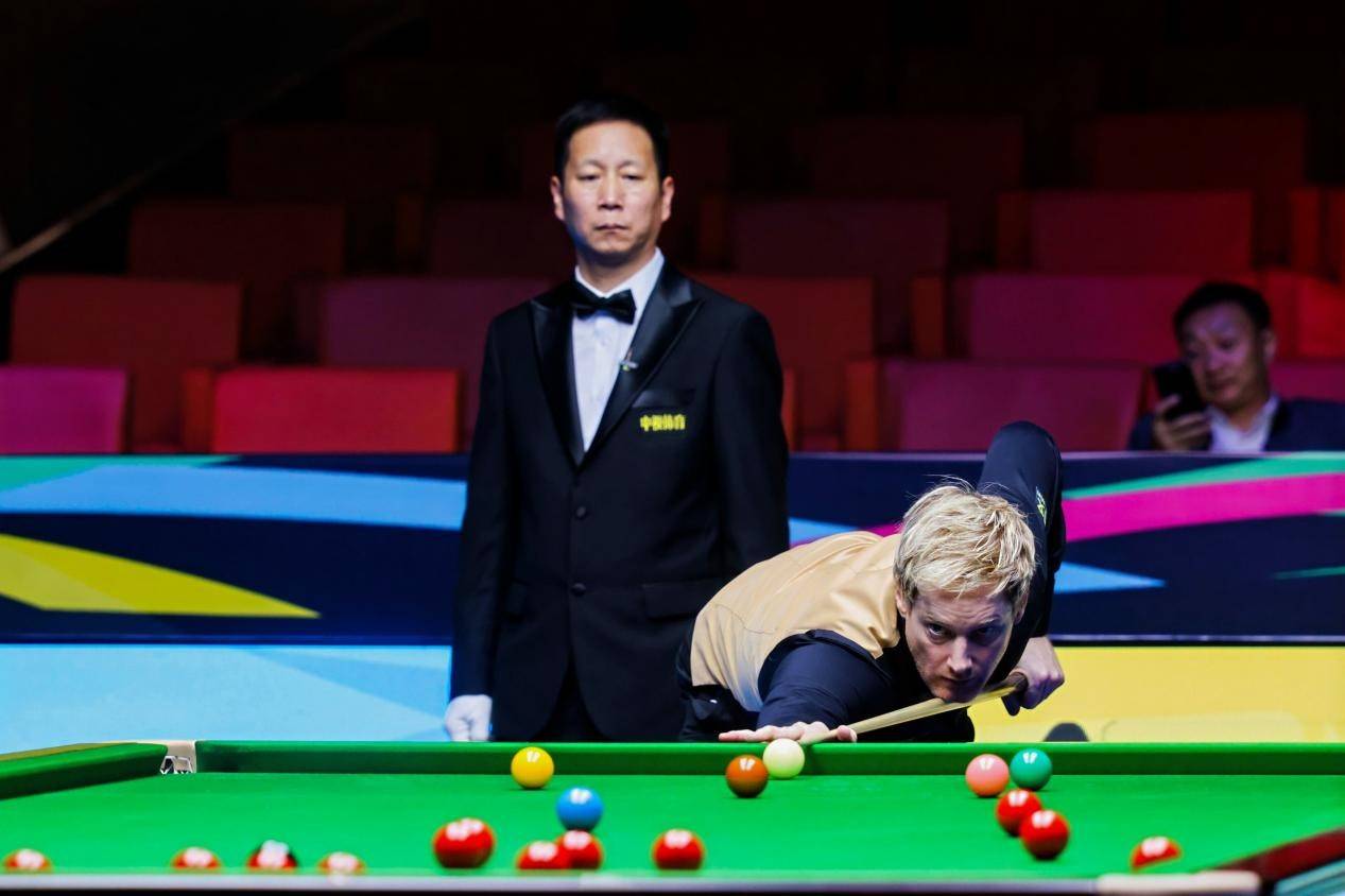 世界斯诺克国锦赛吴宜泽爆冷逆转世界第一 丁俊晖止步16强
